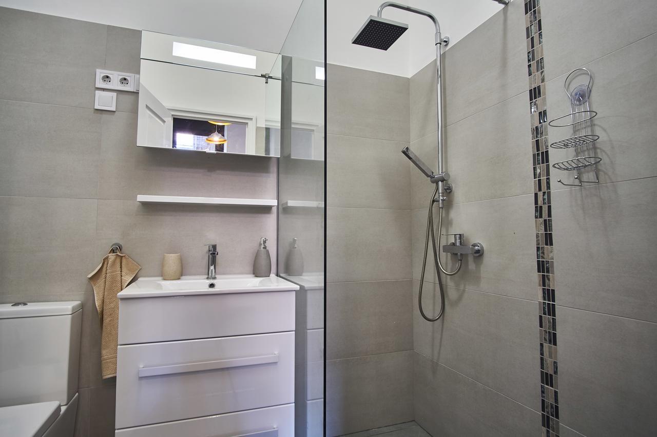 Design Apartment In The City Center With Ac Budapest Bagian luar foto