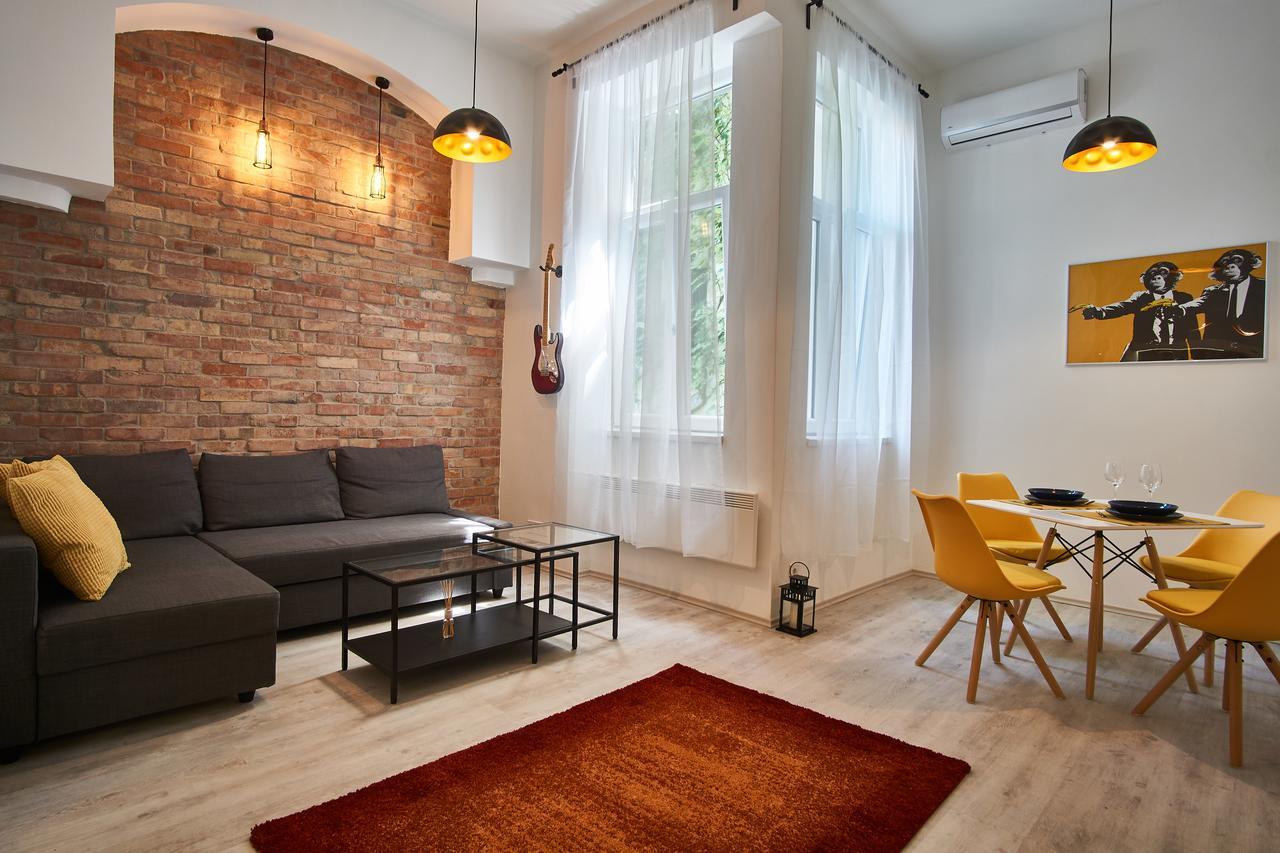 Design Apartment In The City Center With Ac Budapest Bagian luar foto